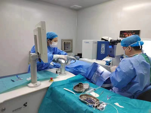 泰安眼科医生：散光是如何形成的？有哪些表现？