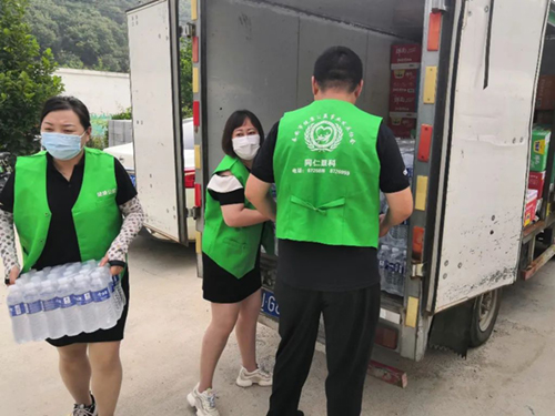 【同医仁党建】我院到泰山景区下港镇勤村开展“抗洪救灾 你我同行”主题党日活动