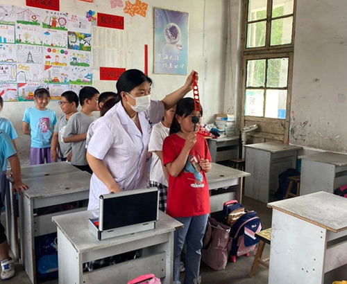 “爱眼日”宣传月系列活动——视力筛查义诊走进校园