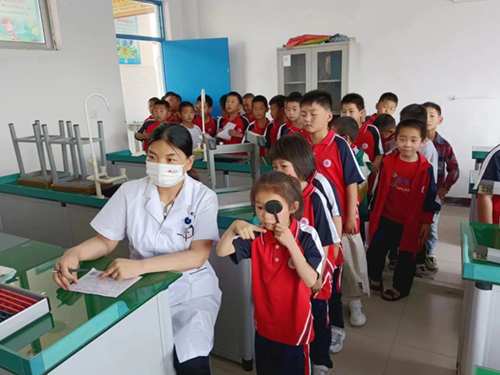 “爱眼日”宣传月系列活动—— “庆六一 爱眼日送光明”视力筛查义诊进校园