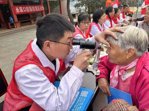 【重阳敬老，光明同行】我院开展“关爱老年人眼健康”志愿服务活动