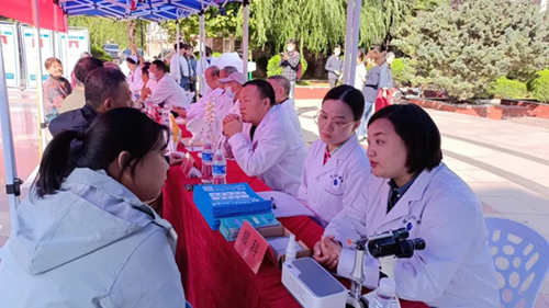 【重阳敬老，光明同行】我院开展“关爱老年人眼健康”志愿服务活动