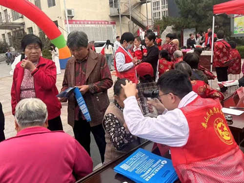 【重阳敬老，光明同行】我院开展“关爱老年人眼健康”志愿服务活动