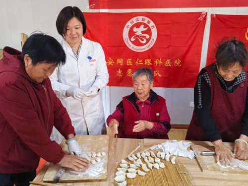 【重阳敬老，光明同行】我院开展“关爱老年人眼健康”志愿服务活动